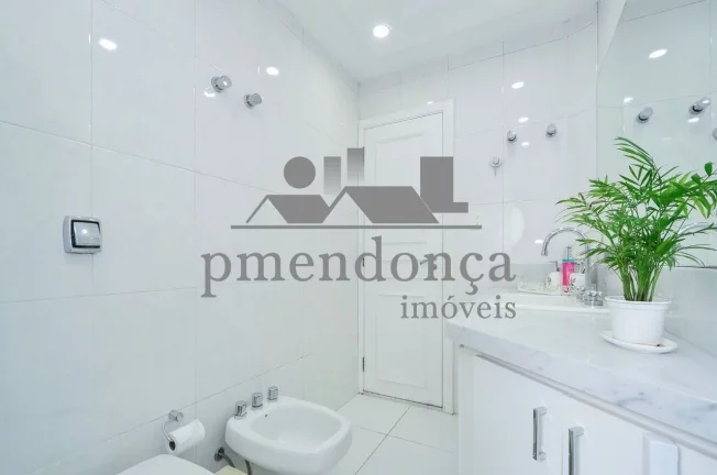 Imagem imóvel excepcional no coração de Perdizes Nobre com 3 suítes e 4 vagas, 230m².