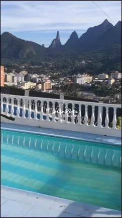 Imagem Casa com 4 dormitórios à venda, 242 m² por R$ 850.000,00 - Fazendinha - Teresópolis/RJ