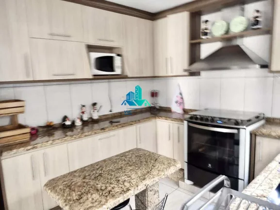 Imagem Sobrado em Condomínio com 3 Vagas — Espaço e Conforto para Sua Família!