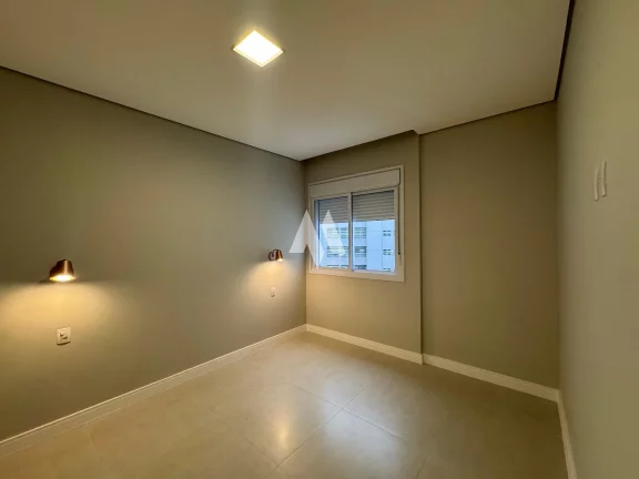 Imagem Apartamento reformado à venda com 3 suítes, na quadra da praia no bairro do Gonzaga em Santos/SP