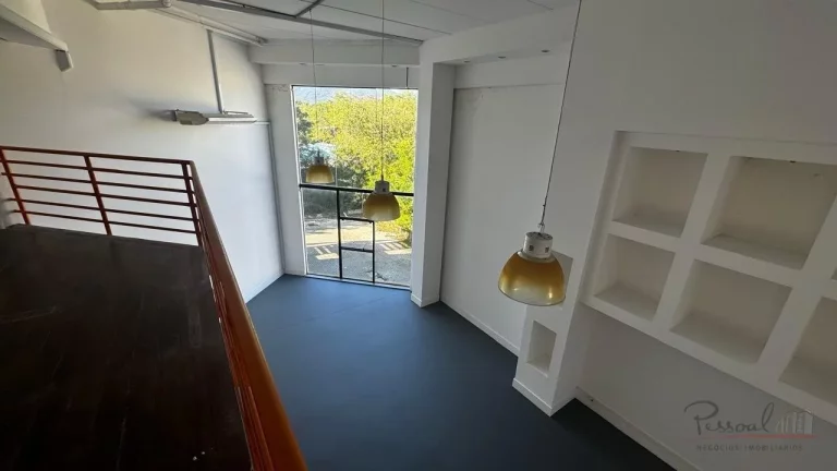 Imagem Sala comercial à venda na SC-401, Florianópolis, com *250 m² de área privativa. O imóvel é ide...