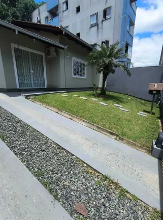 Imagem Casa com 2 dormitórios e 2 vagas de garagem - João Costa | Joinville/SC