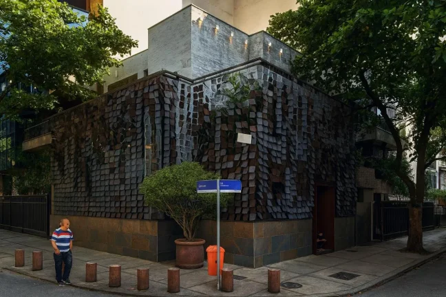 VENDA DIRETA - PRÉDIO 2 PAVIMENTOS C/ TERRENO - LEBLON - RJ - EXTRAORDINÁRIO POTENCIAL CONSTRUTIVO JÁ QUE O GABARITO DA REGIÃO PERMITE EDIFICAÇÕES DE ATÉ 10 ANDARES.
