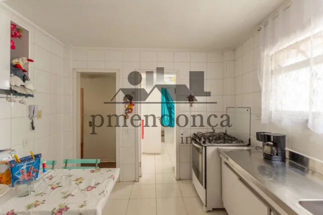 Imagem Apartamento de 132m² em Higienópolis, 3 quartos (1 suíte) e 1 vaga demarcada e livre.