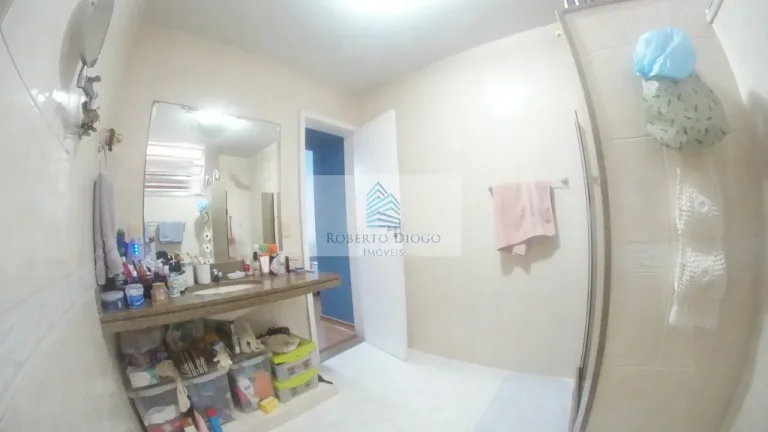 Imagem Apartamento de Luxo à Venda no Ingá, Niterói-RJ: 4 Quartos, 1 Suíte, 1 Sala, 3 Banheiros, 1 Vaga de Garagem, 157m² de Área