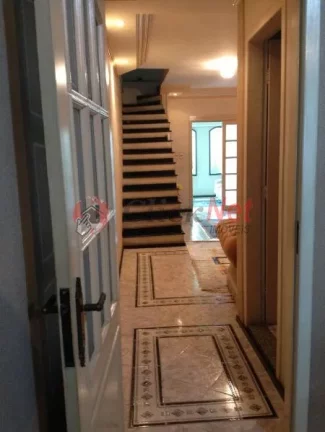 Imagem Casa assobradada à venda p/fins residenciais ou comerciais, recentemente reformada externamente, localizada no bairro Assunção com 4 dormitórios, sendo 3 suítes, 4 vagas, 400m².