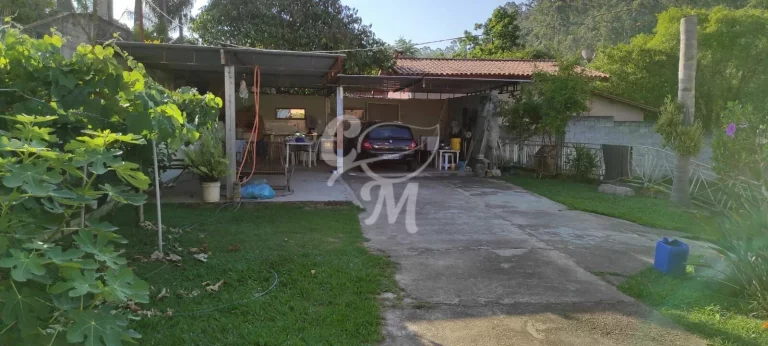 Imagem Chácara com muito verde na Roseira