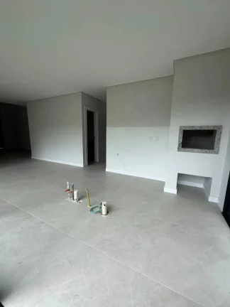 Imagem Casa com 3 dormitórios sendo 3 suítes e 2 vagas de garagem em Joinville/SC