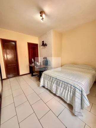 Imagem Casa em Condomínio de Luxo à Venda em Curicica, Rio de Janeiro-RJ: 2 Quartos, 2 Suítes, 1 Sala, 3 Banheiros, 1 Vaga de Garagem, 77m².