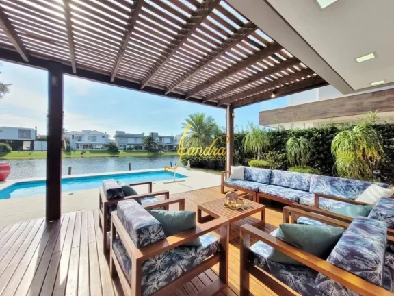 Imagem Casa condomínio com 05 suites e piscina aquecida