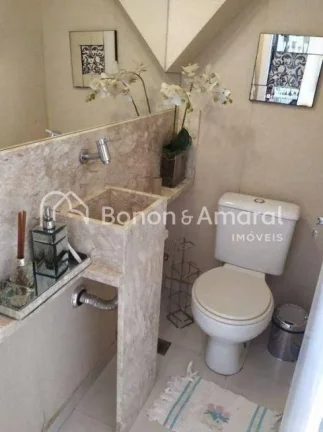Imagem Casa com 3 quartos, sendo um suíte, com armários e ar condicionado, sala living três ambientes, c...