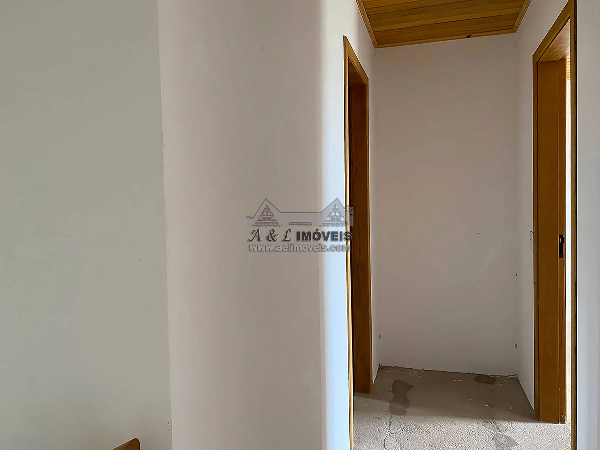 Imagem Casa à venda em Campos do Jordão - Casa nova com 03 suítes