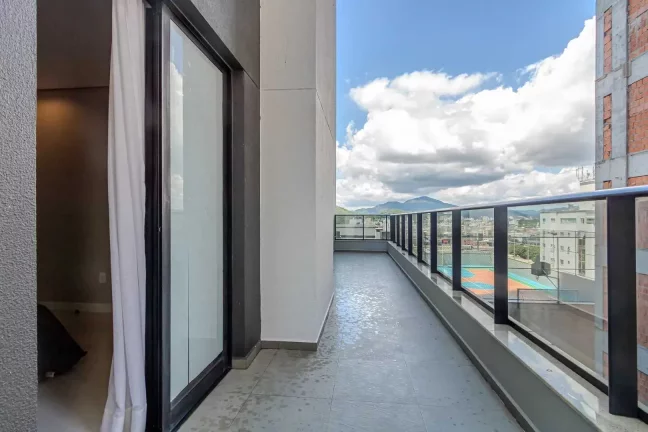 Imagem Apartamento com 3 suítes e 3 vagas de garagem no centro de Balneário Camboriú/SC