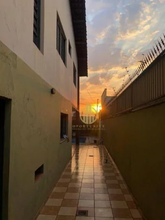 Imagem Casa com 4 dormitórios - 2 suítes - piscina - área gourmet no Jardim Califórnia