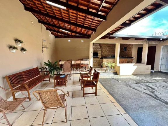 Imagem Casa com 3 dormitórios à venda, 260 m² por R$ 670.000,00 - Setor Social - Itumbiara/GO