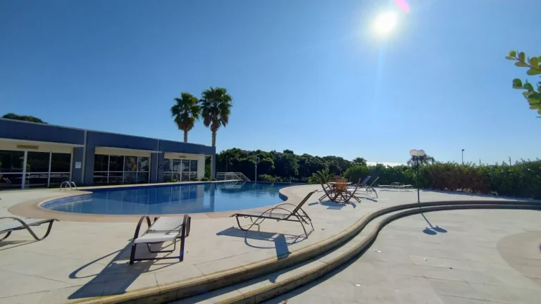 Imagem Terreno à venda em Imbituba - Condomínio fechado com piscina, quadra poliesportiva acesso para lagoa