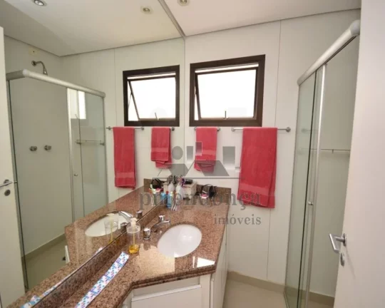Imagem Lindo apartamento totalmente reformado, com living para 2 ambientes, 3 suítes repletas de armários...