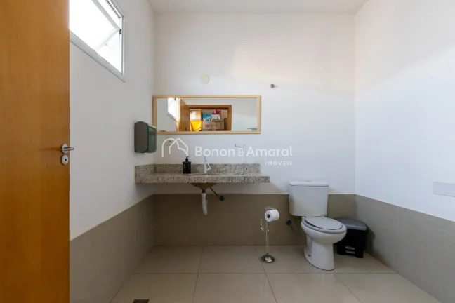 Imagem Apresentamos um galpão comercial com infraestrutura completa, ideal para empresas que buscam um esp...