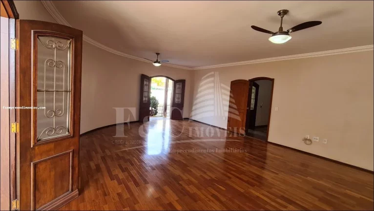 Imagem Casa para Venda em Limeira, Centro, 4 dormitórios, 2 suítes, 2 banheiros, 4 vagas