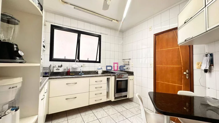 Imagem Apartamento com 2 dormitórios sendo 1 suite No Embaré. vaga demarcada, salao festas amplo, churrasqueira, e salao de jogos. Andar alto com vista livre