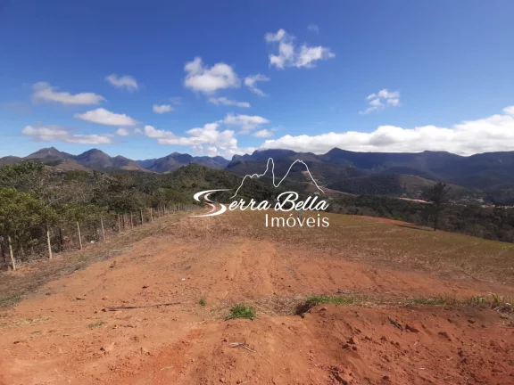 Terreno em Condomínio Espetacular em Itaipava, Petrópolis/RJ