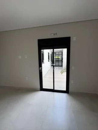 Imagem Casa em Condomínio à Venda Sorocaba-SP, 3 Quartos, 2 Vagas de Garagem, 100m².