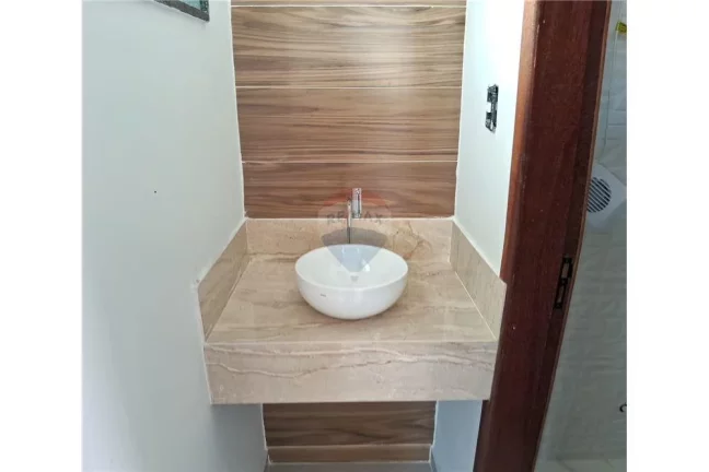Imagem Casa com dois dormitórios e banheiro no centro do barroco.