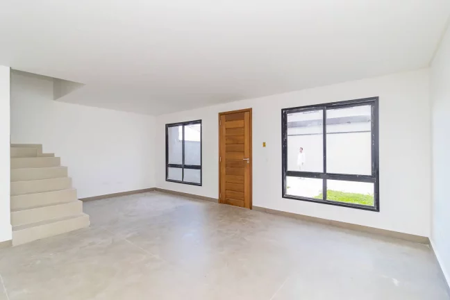 Imagem Sobrado 01 Novo no Xaxim de frente para Rua - R$634 MIL