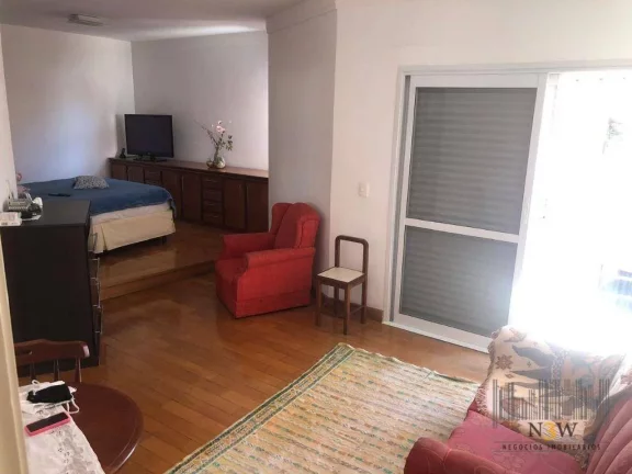 Imagem Sobrado à venda em Alphaville Barueri SP com 5 suítes, 4 vagas de garagem, piscina e 480m².