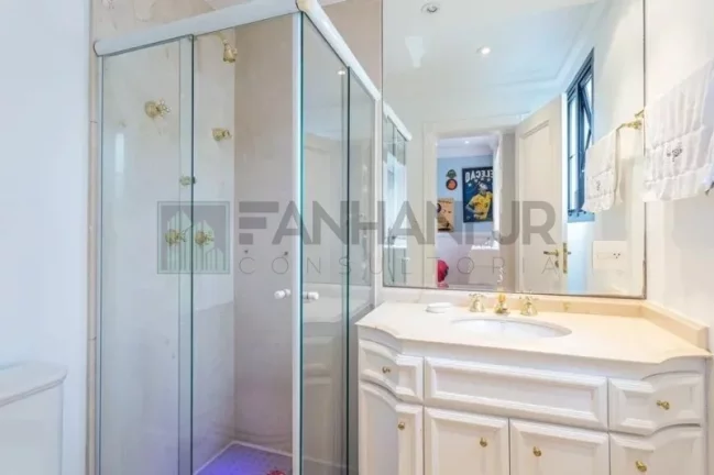Imagem Venha se encantar com este espetacular apartamento localizado no coração do Jardim Europa, ao lado do Clube Pinheiros e do Shopping Iguatemi. Com 4