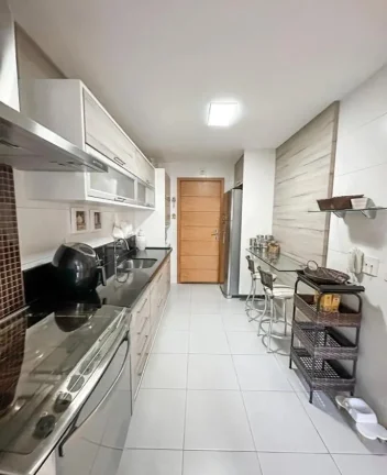 Imagem Excelente apartamento frente, 150m2 - 4 quartos modificado para 3 quartos sendo 2 suítes e 2 Varandas,