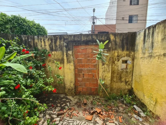 Imagem Casa a venda na Rua Senador Alencar, 1301 - Centro, com 2 quartos, 2 banheiros, Quintal e 1 Vaga de ...