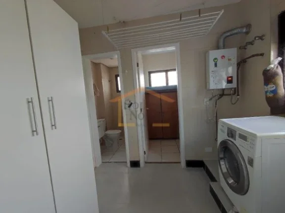 Imagem Apto com 3 dormitórios, sendo 1 suíte com closet, sala de visita e sala de jantar, banheiro social...