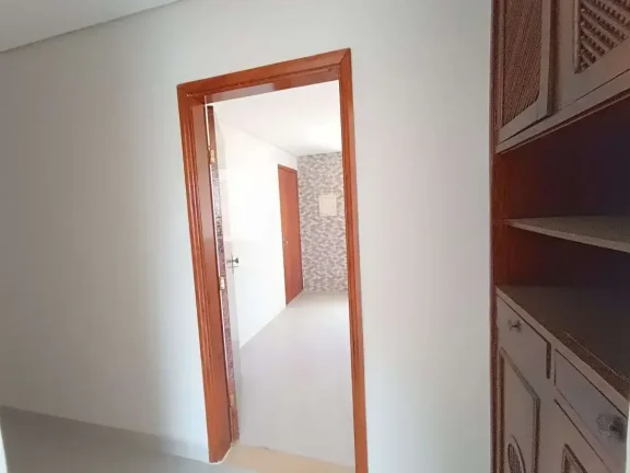 Imagem Apartamento de 3 Quartos com Suíte e DCE para Locação.