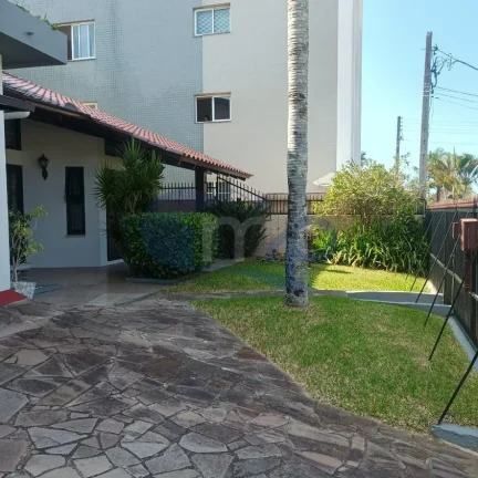Imagem Casa á venda com 6 dormitórios no centro de Torres/RS