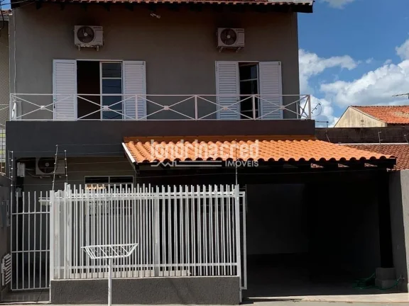 Imagem Charmoso Sobrado Geminado: 3 Quartos, 1 Banheiro + Lavabo, 2 Vagas, 115 m² com Energia Solar, Ar Condicionado e Ótima Localização Próxima à Av. São João!