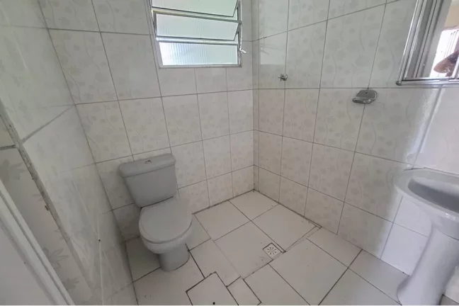 Imagem Casa para locação com 2 dormitórios, 2 banheiros e quintal por R$1.300,00 - Vila Guedes - SP