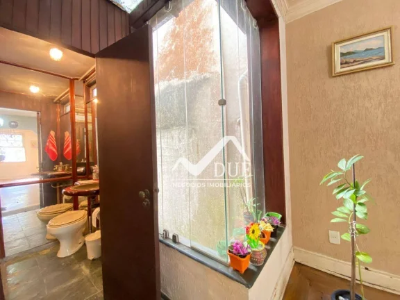 Imagem Sobrado com 3 dormitórios à venda, 109 m² por R$ 850.000,00 - Gonzaga - Santos/SP