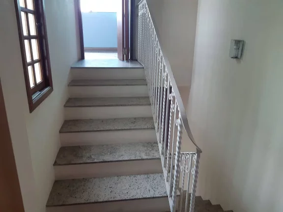 Imagem Casa Maravilhosa com 240 m² 4 Dormitorios sendo 2 Suítes Estuda Permuta