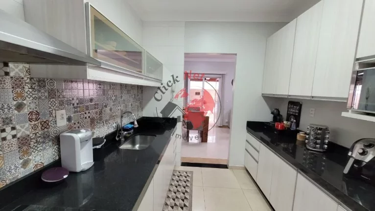Imagem Lindo sobrado à venda, reformado recentemente e pronto para morar no bairro Demarchi, São Bernardo do Campo com 3 dormitórios, sendo 1 suíte, 2 vagas, 100 m².