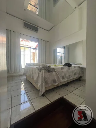 Imagem Casa bem localizada no Conj. Alphaville