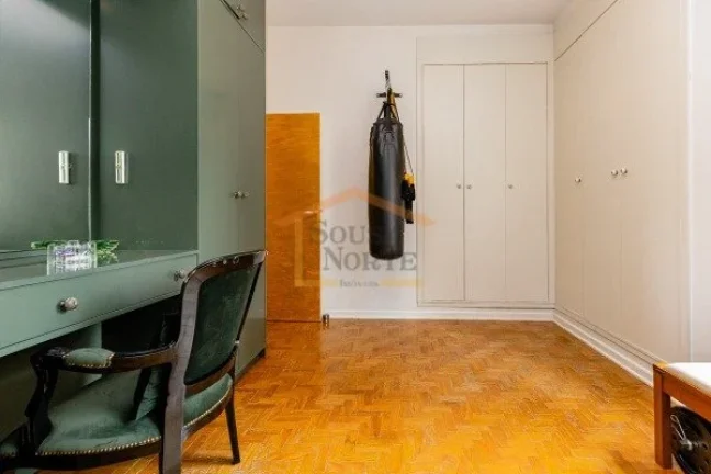 Imagem Apartamento amplo e reformado, com 174 m² de área útil, pé-direito alto, excelente iluminação ...