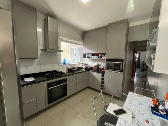 Imagem Imperdível oportunidade de investimento: Casa à venda em Campo Grande-MS, bairro Água Limpa Park, 2 quartos, 1 suíte, 1 sala, 1 banheiro, 2 vagas de garagem, 76,00 m². Confira!