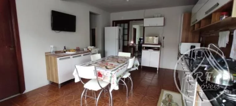 Vendo casa em Serraria São José SC de três dormitórios, sala e cozinha mais edícula