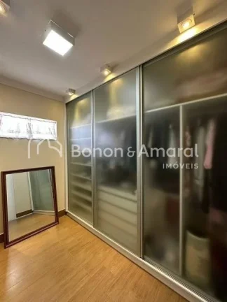 Imagem Linda casa com living para 3 ambientes integrados com a área gourmet e piscina, cozinha e lavanderi...