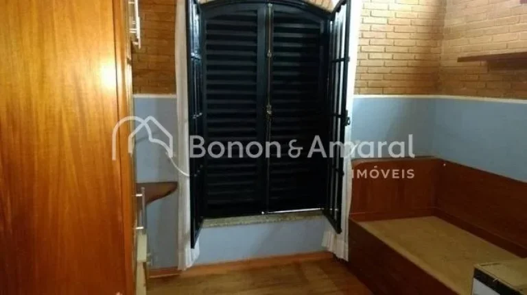 Imagem Casa com arquitetura diferenciada, com 3 quartos, living 4 ambientes, Home Theater com isolamento ac...