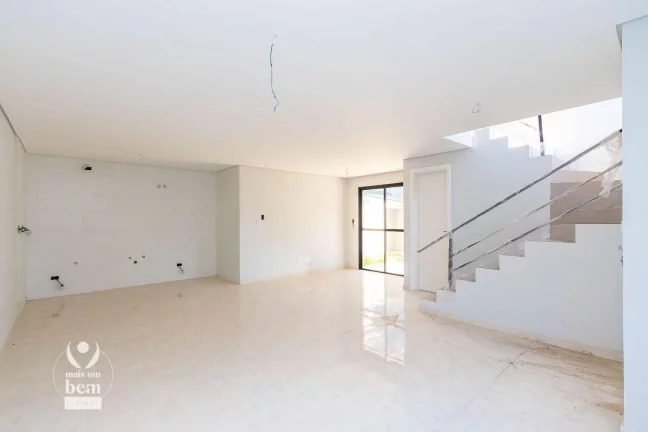 Imagem Sobrado a venda no Uberaba. 3 quartos, suíte, terraço e 1 vaga