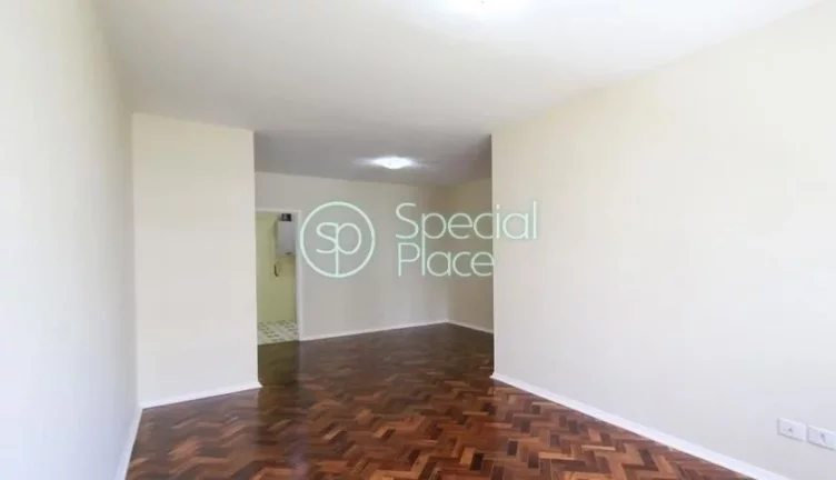 Imagem Excelente apartamento com cômodos amplos, arejados e claros. Localização excelente muito próximo...