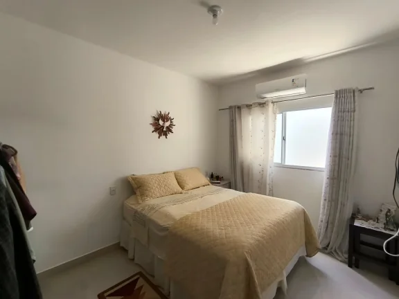Imagem Casa 3/4 Sendo 1 Suite Com Otimo Quintal No Condominio Les Arcs , Oportunidade