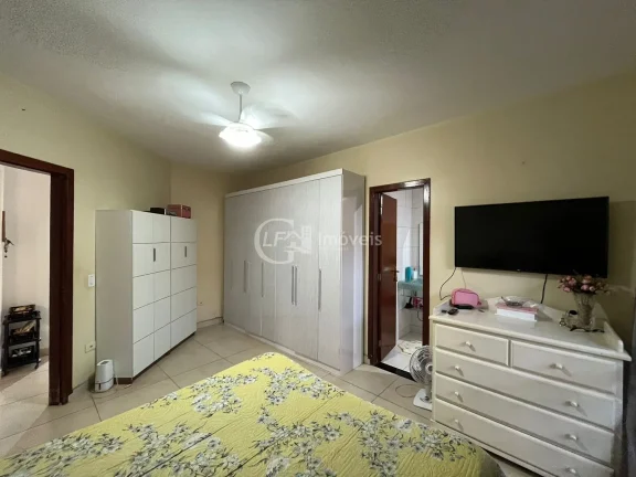 Imagem Linda casa de esquina - Casa espaçosa